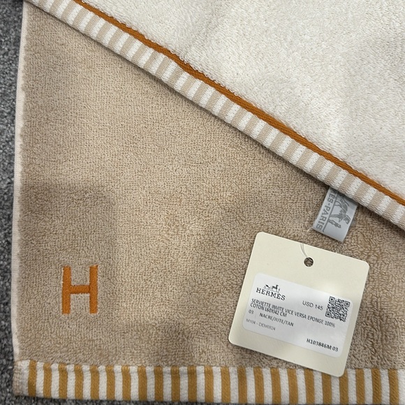 Authentic Hermes hand towel - Picture 4 of 7